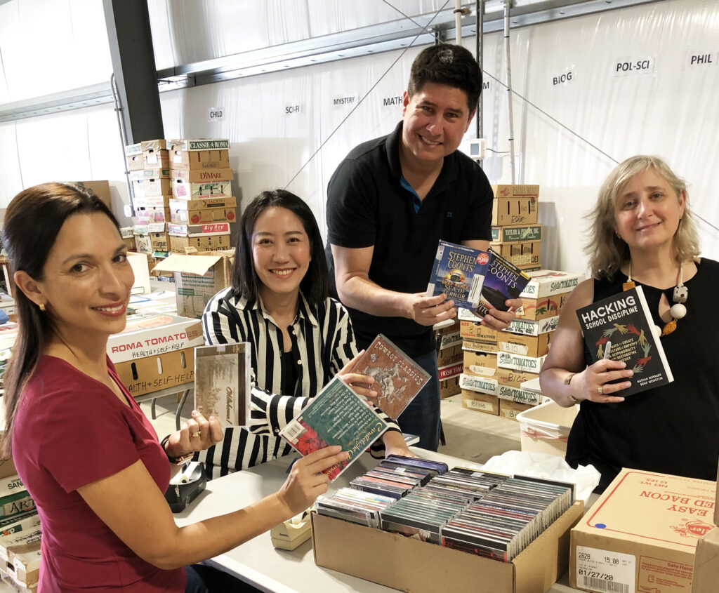 Humphrey Fellows visiting the Used Book Workshop